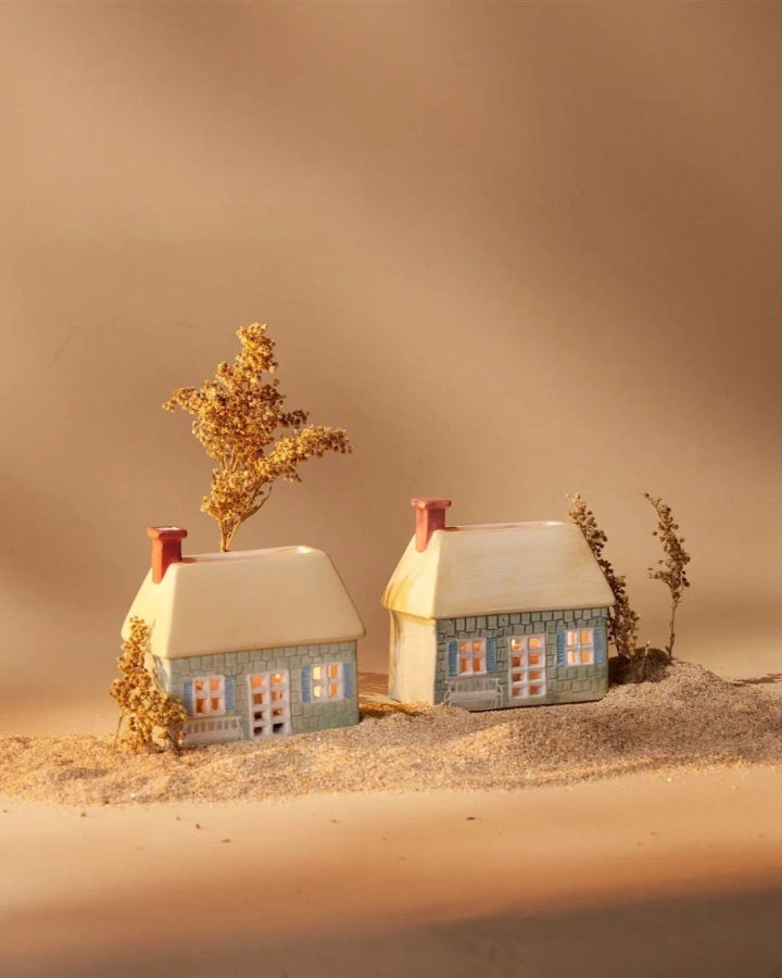 Number 04 of a Collectible Series | The English Cottage